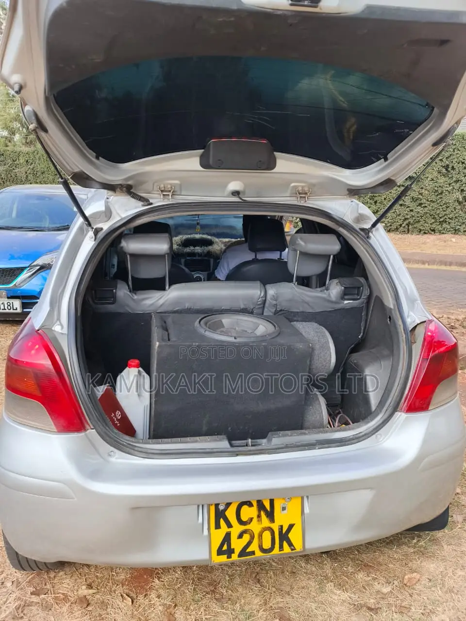 Toyota Vitz 1.3 FWD 5dr 2010 Silver