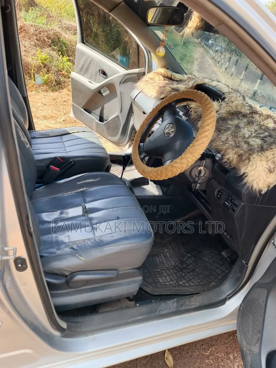 Toyota Vitz 1.3 FWD 5dr 2010 Silver