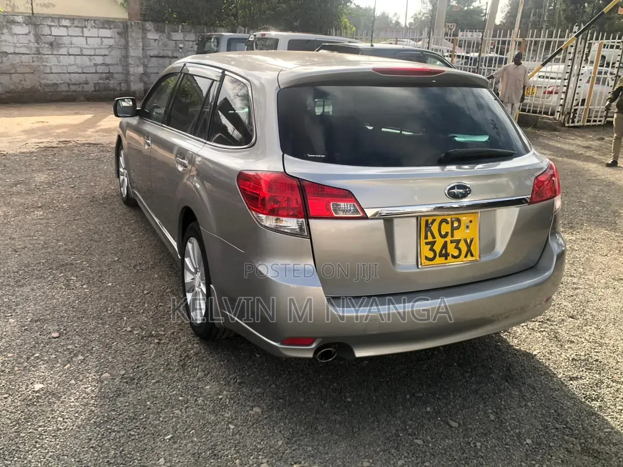 Subaru Legacy 2.5i Limited 2011 Gray