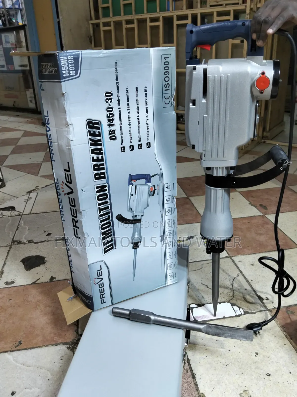 Demolition Breaker Set Freevel 1450 Watts 240v +2 Bits 1 Yr Warranty