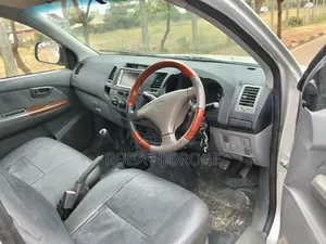 Toyota Hilux SR5 2014 Silver