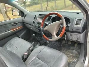 Toyota Hilux SR5 2014 Silver