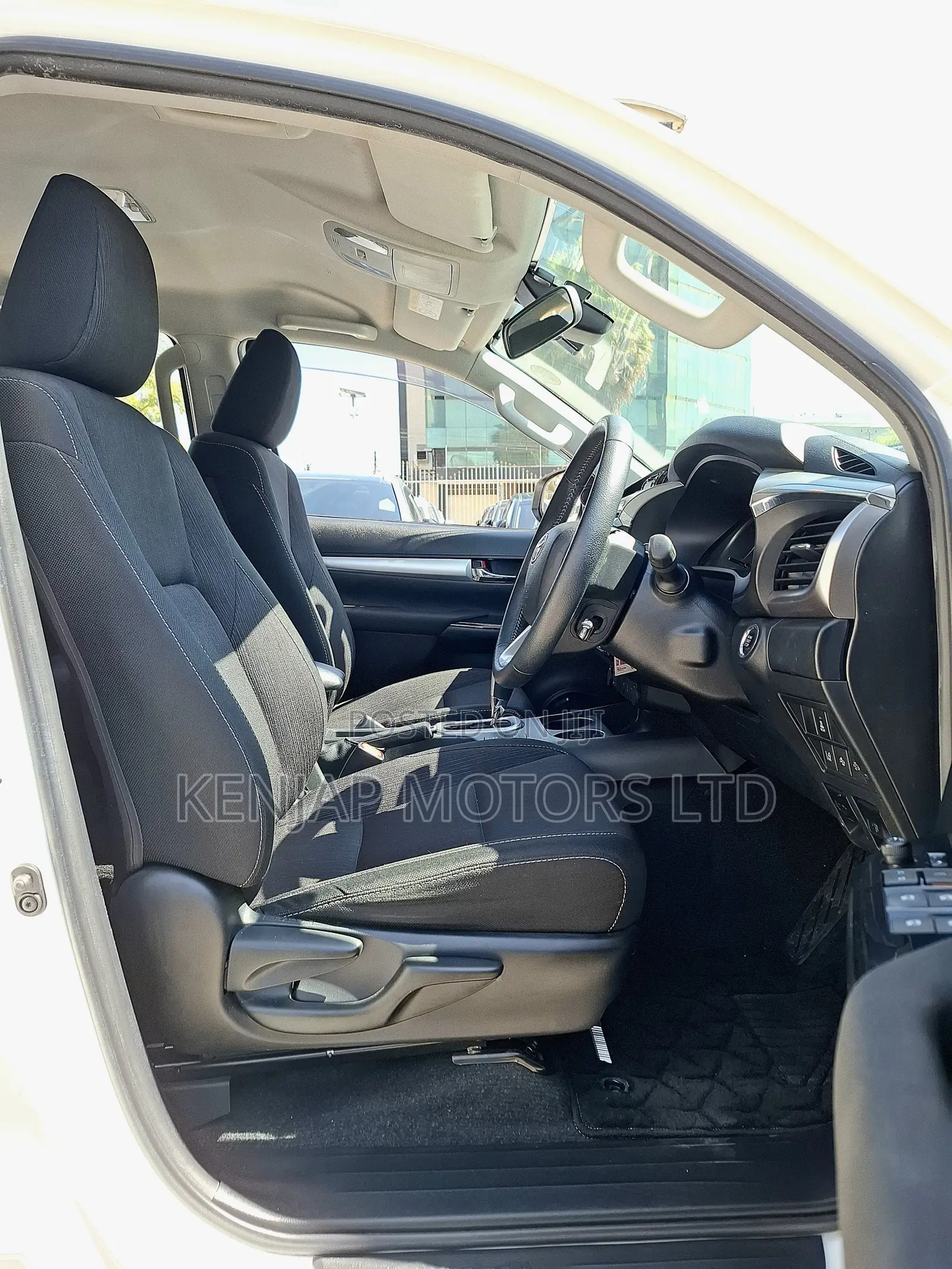 Toyota Hilux 2019 White