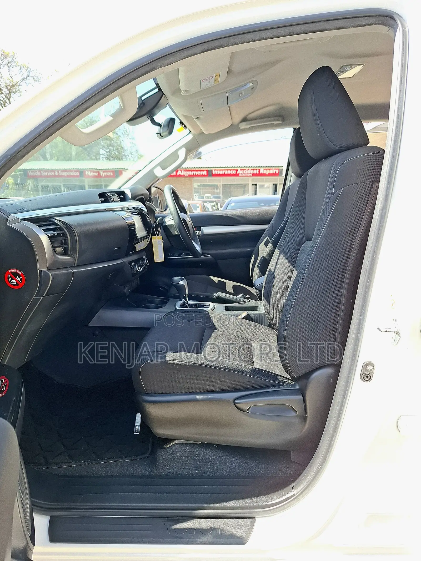 Toyota Hilux 2019 White