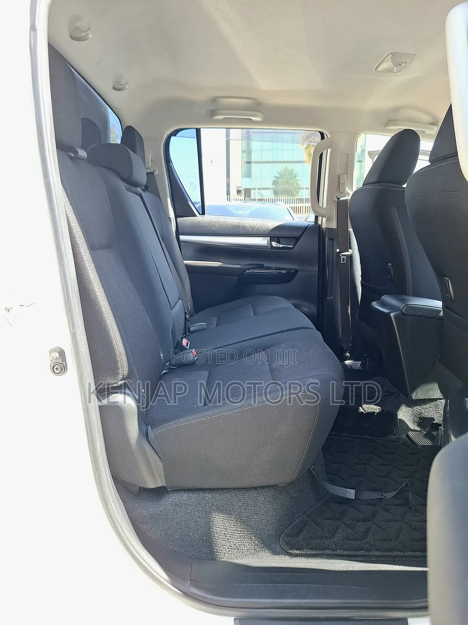 Toyota Hilux 2019 White