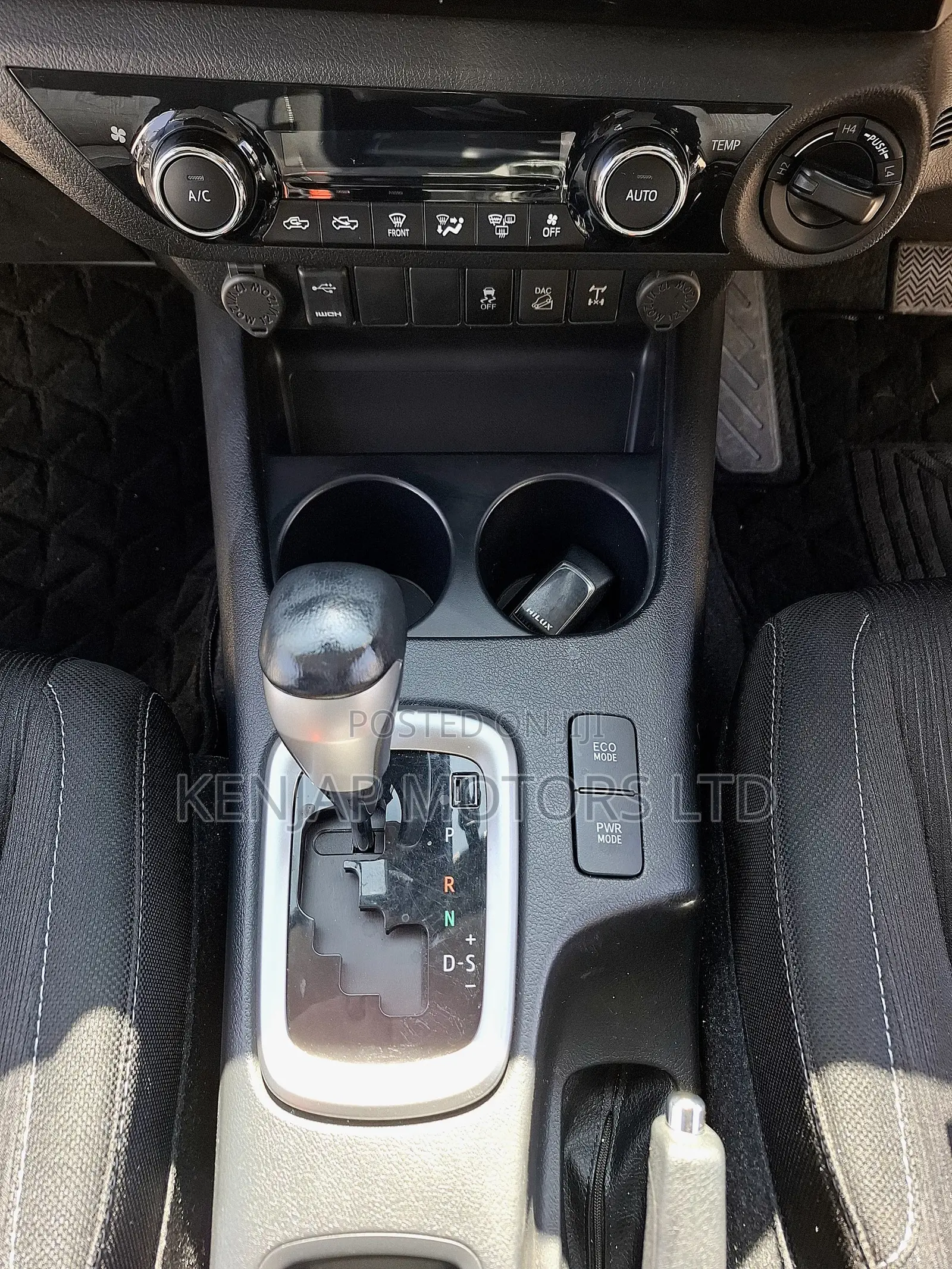 Toyota Hilux 2019 White