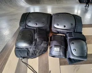 Professional 🖤 Black Skate Pad Set