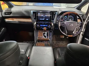 Toyota Vellfire Executive Lounge 3.5 V6 FWD 7-Seater 2018 Pearl