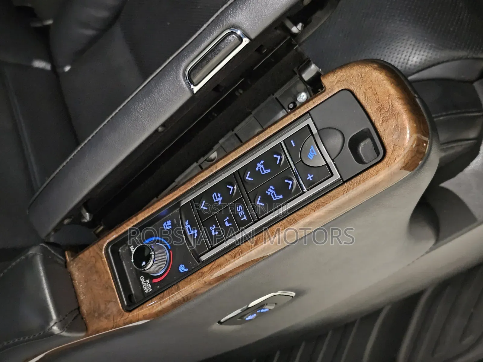 Toyota Vellfire Executive Lounge 3.5 V6 FWD 7-Seater 2018 Pearl