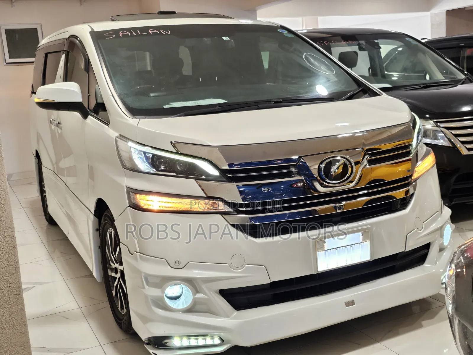 Toyota Vellfire Executive Lounge 3.5 V6 FWD 7-Seater 2018 Pearl
