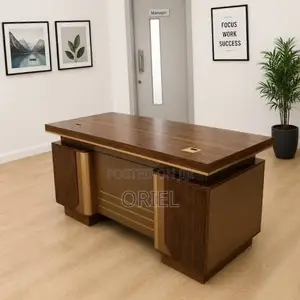 Modern Executive Office Desk : 1.4M Advanced Desk in Kenya