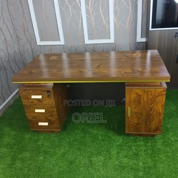 Modern Executive Office Desk : 1.4M Advanced Desk in Kenya