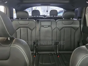 Audi Q7 3.0T Premium AWD quattro 2018 Off white