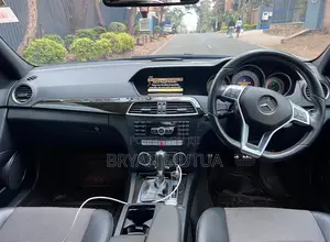 Mercedes-Benz C200 2013 Black