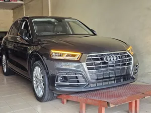 Audi Q5 2.0T Tech Premium AWD quattro 2018 Gray