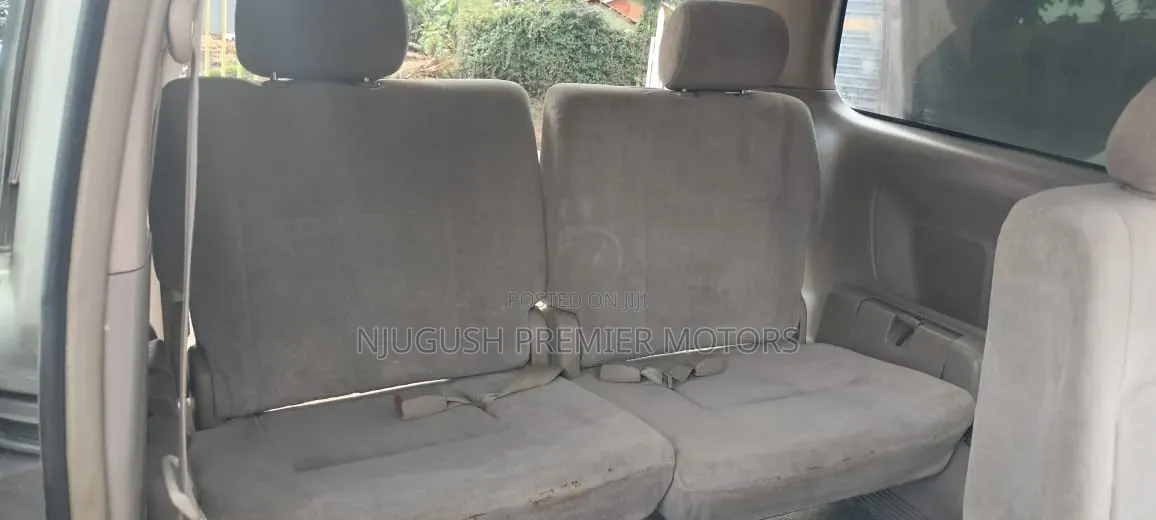 Toyota Noah 2004 Silver