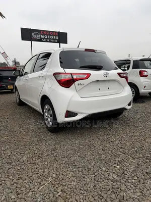 Toyota Vitz 1.0 FWD 5dr 2019 White