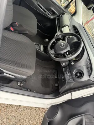 Toyota Vitz 1.0 FWD 5dr 2019 White