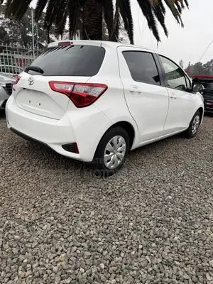 Toyota Vitz 1.0 FWD 5dr 2019 White