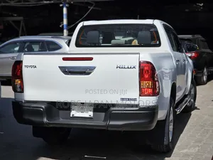 Toyota Hilux 2019 Off white