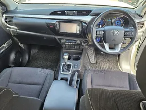 Toyota Hilux 2019 Off white