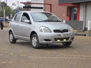 Toyota Vitz 2003 Silver