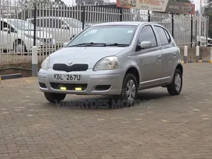 Toyota Vitz 2003 Silver