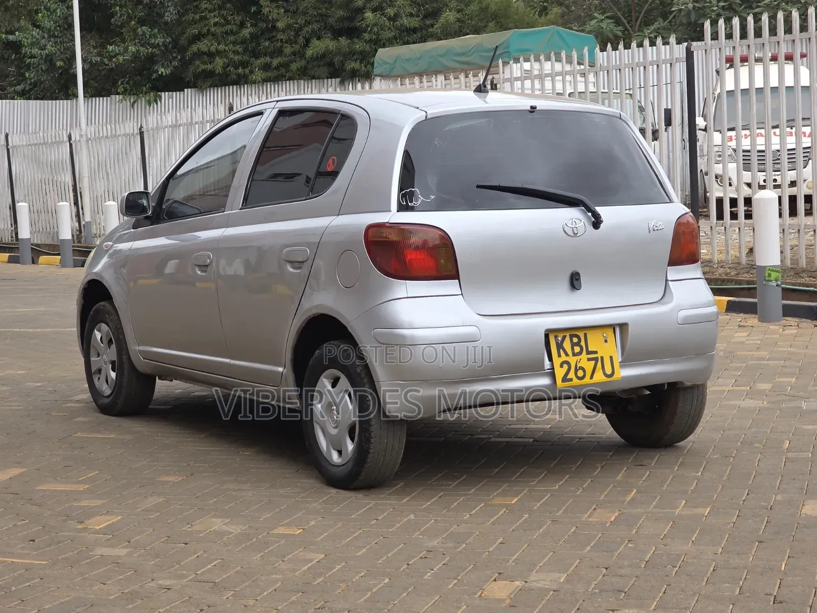 Toyota Vitz 2003 Silver