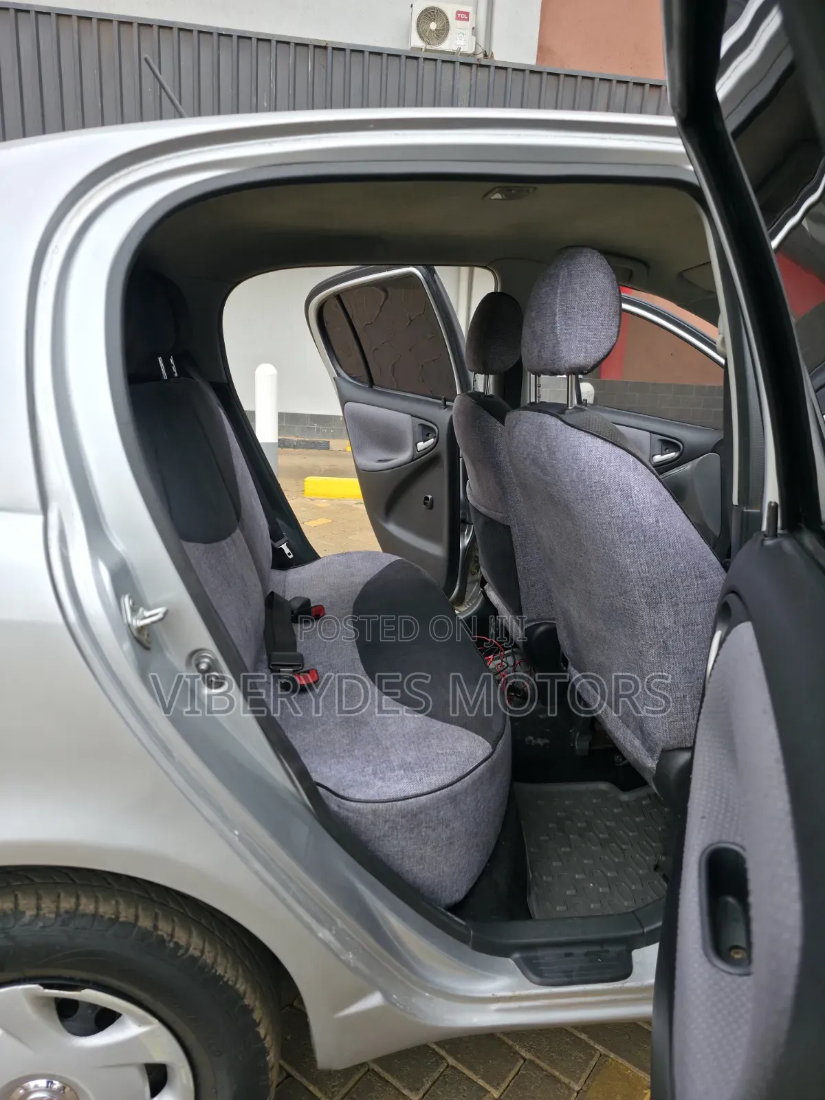 Toyota Vitz 2003 Silver