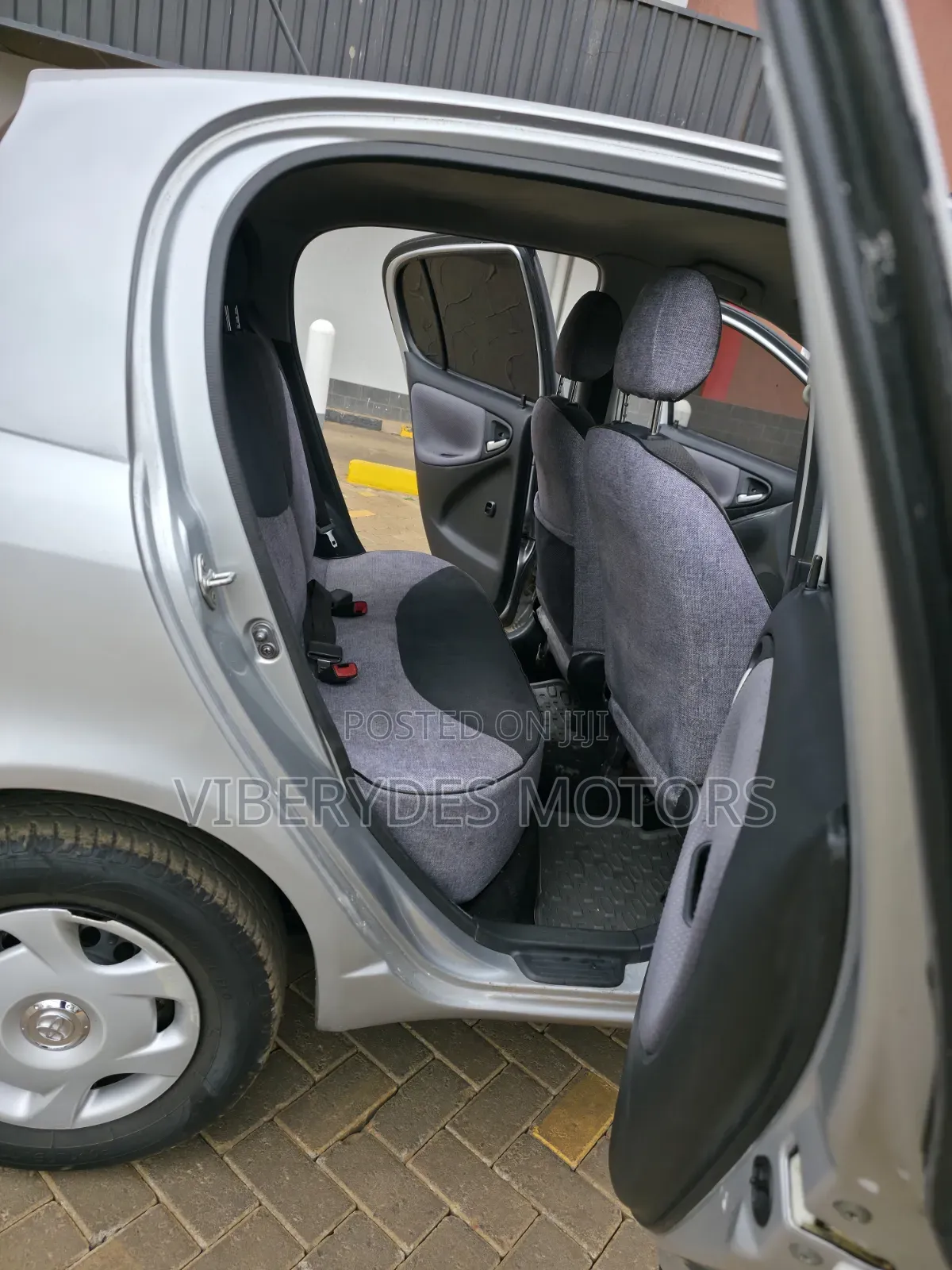 Toyota Vitz 2003 Silver