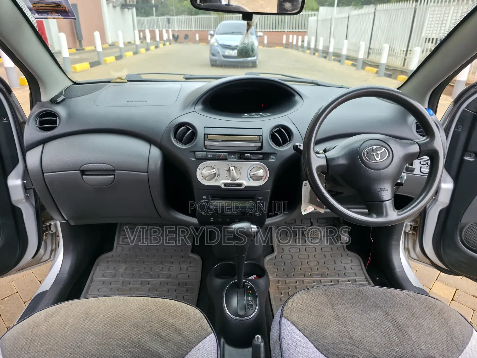 Toyota Vitz 2003 Silver