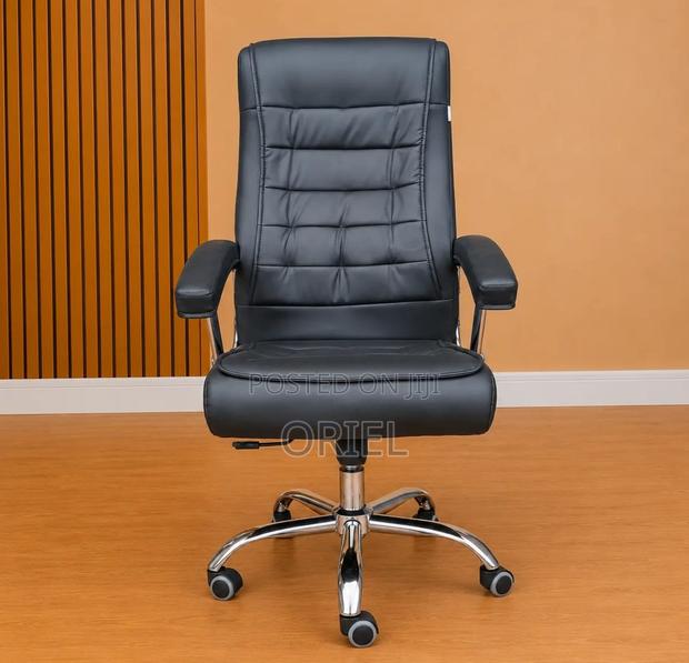 Executive Office Chair : Swivel Leather Padded Chair