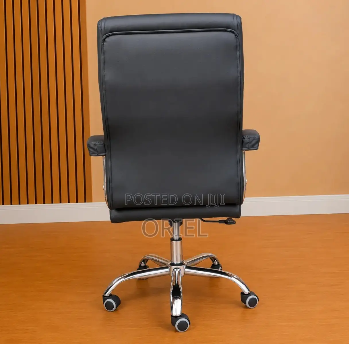 Executive Office Chair : Swivel Leather Padded Chair