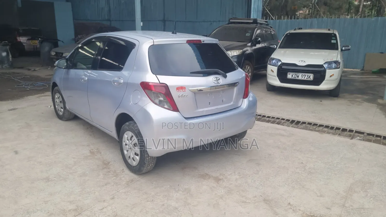 Toyota Vitz 1.0 FWD 5dr 2013 Silver