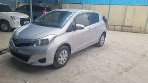 Toyota Vitz 1.0 FWD 5dr 2013 Silver