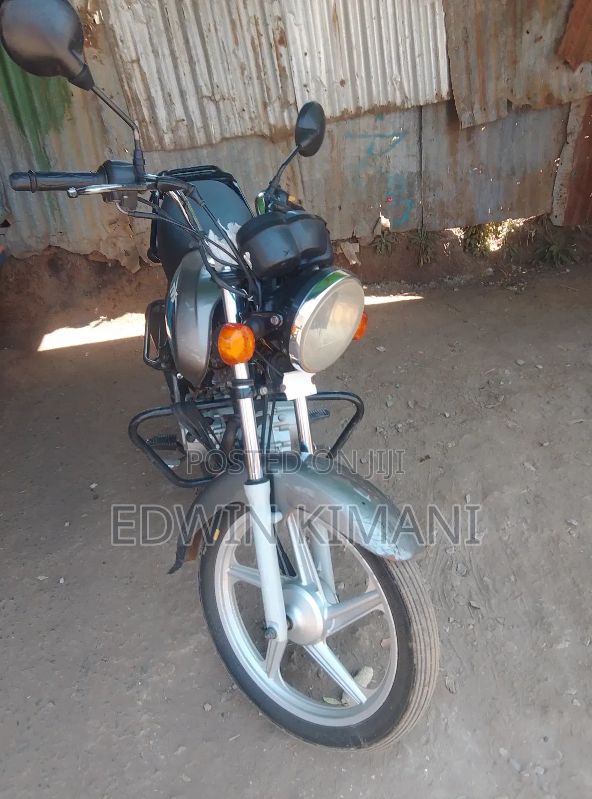 TVS HLX 125 2025 Gold