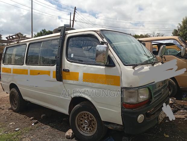 Toyota HiAce 2000 White