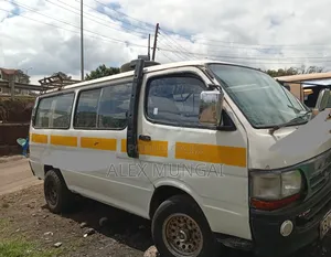 Toyota HiAce 2000 White