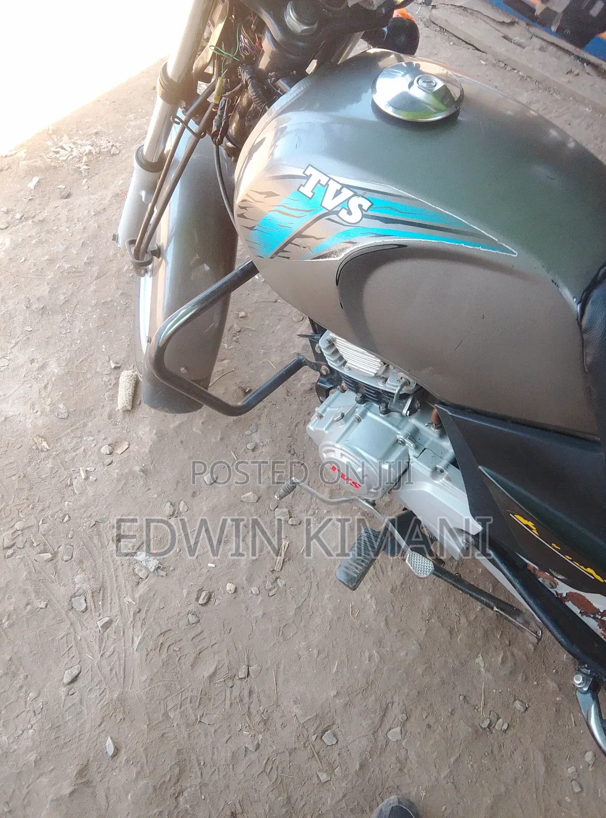 TVS HLX 125 2025 Gold
