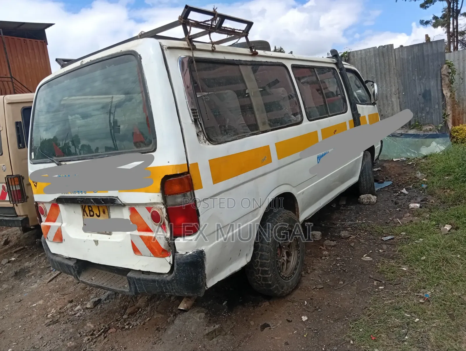 Toyota HiAce 2000 White