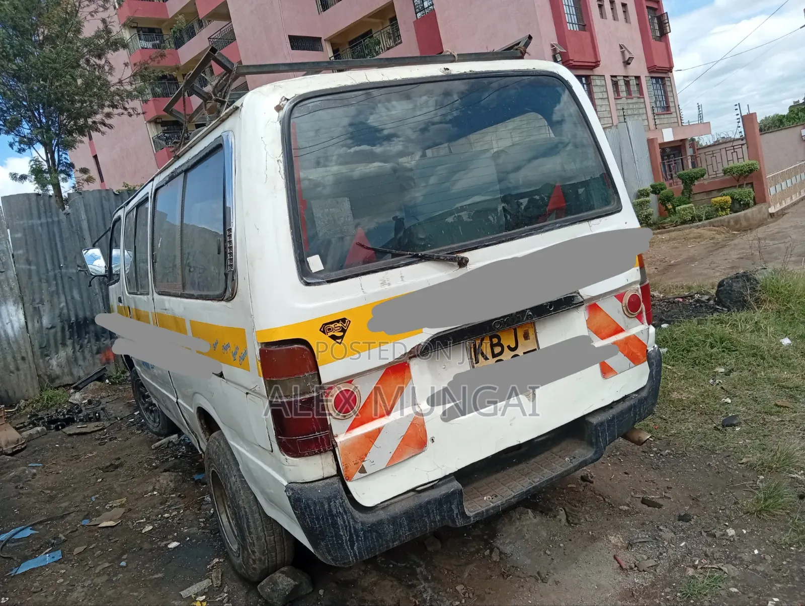 Toyota HiAce 2000 White