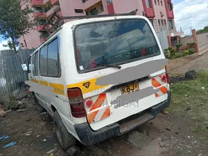 Toyota HiAce 2000 White