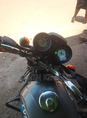 TVS HLX 125 2025 Gold