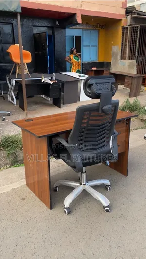 Mesh Back Office Chair/Modern Office Desk