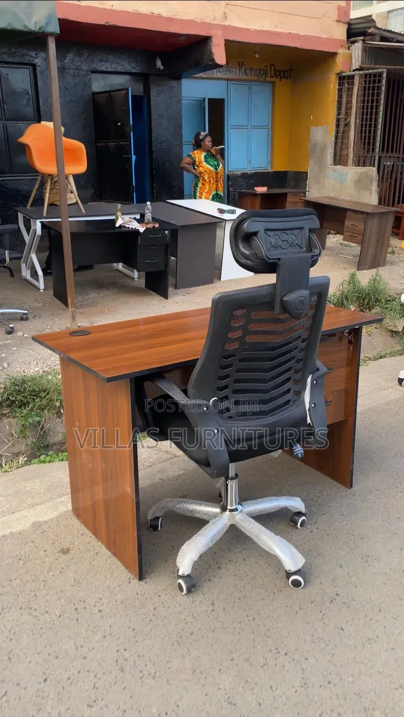 Mesh Back Office Chair/Modern Office Desk