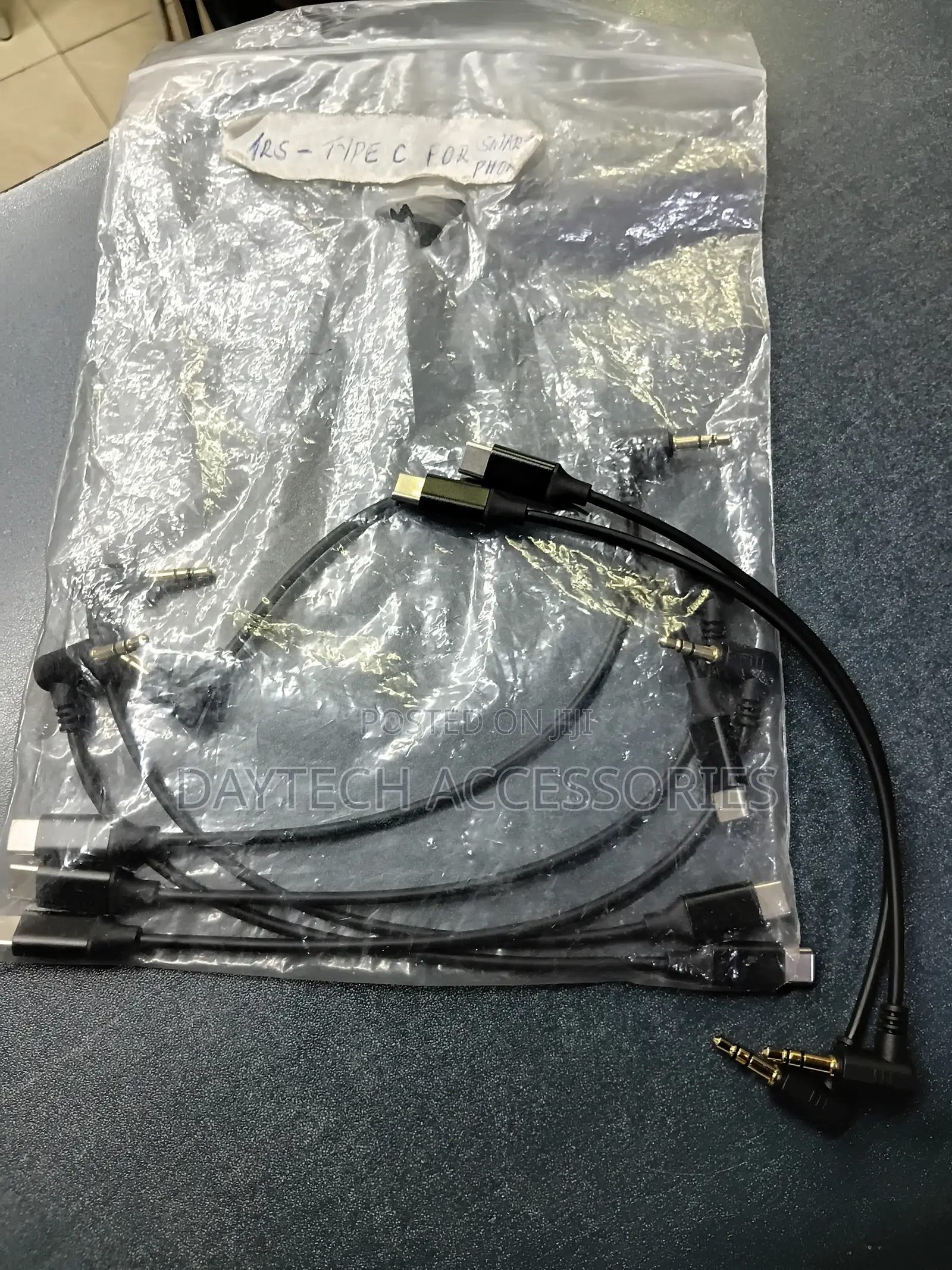 USB-C to 3.5mm (TRRS) Audio/Coaxial Cables With Right-Angle Connectors