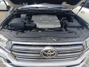 Toyota Land Cruiser 2012 Pearl