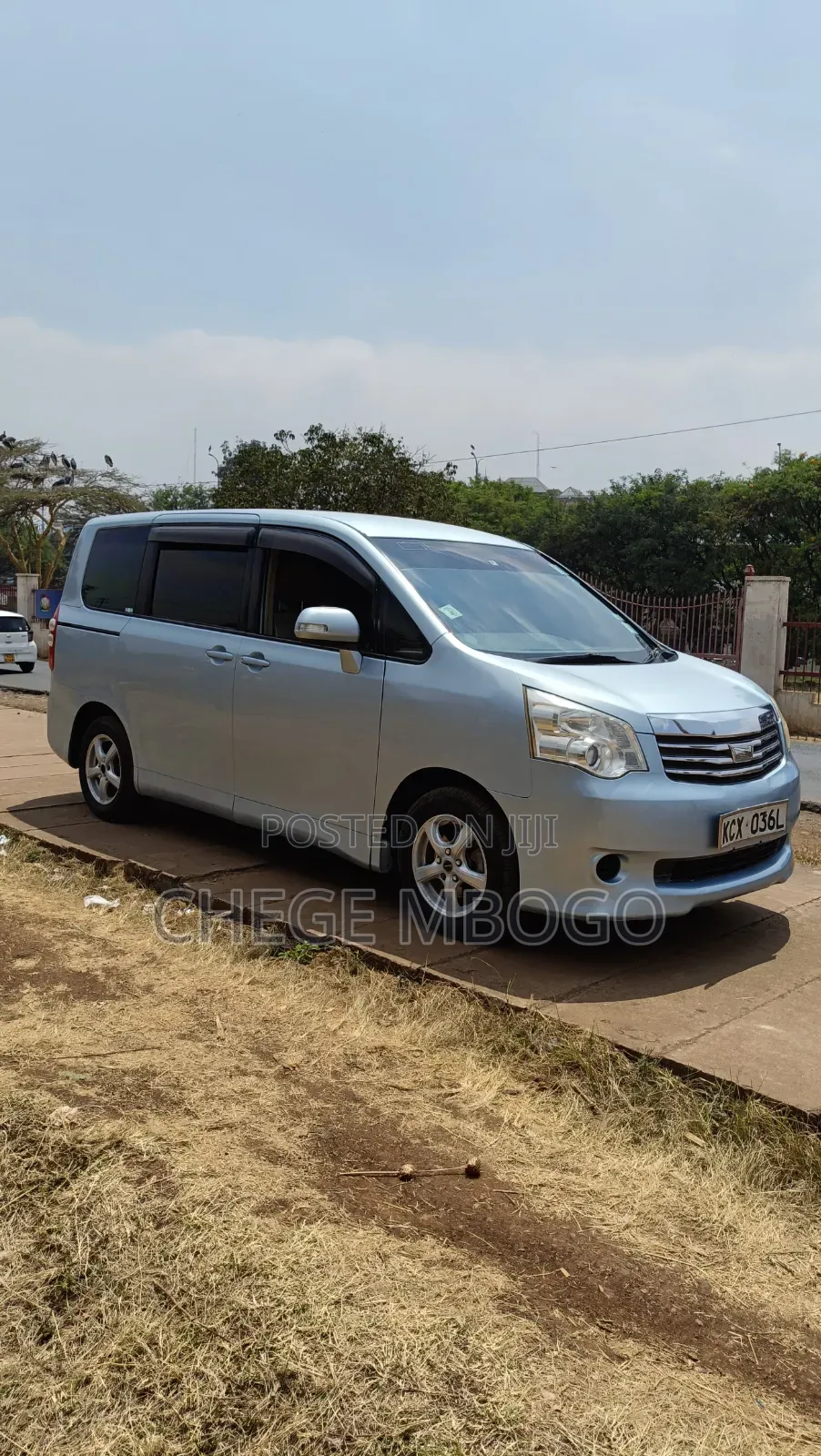 Toyota Noah 2012 Blue
