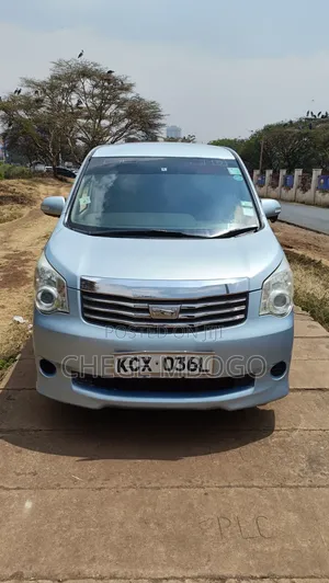 Toyota Noah 2012 Blue