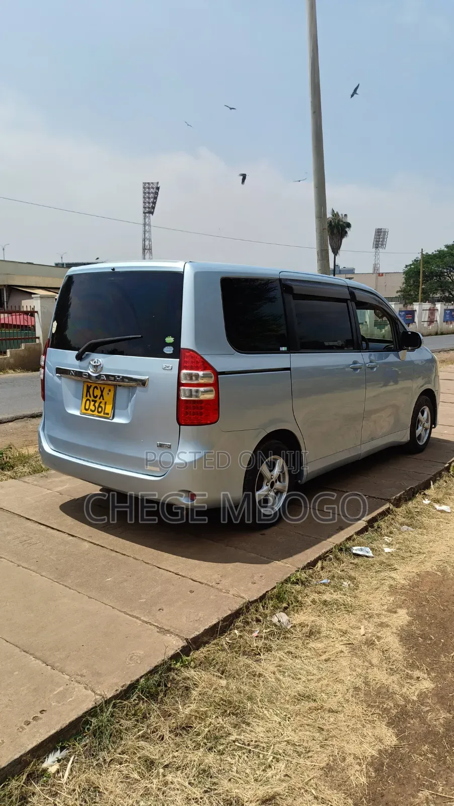 Toyota Noah 2012 Blue